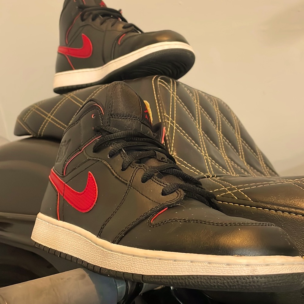 Nike Air Jordan 1 Mid BG 554725-009 Black/Gym Red Youth Shoes Size 7